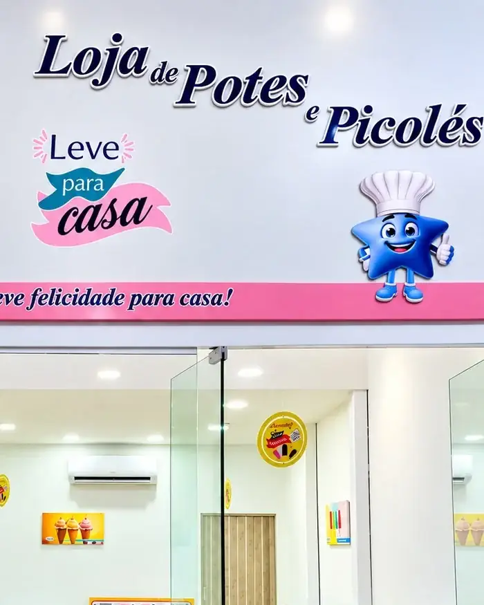 Letreiro e mascote da loja
