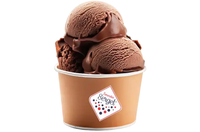 Copo com bolas de sorvete de chocolate